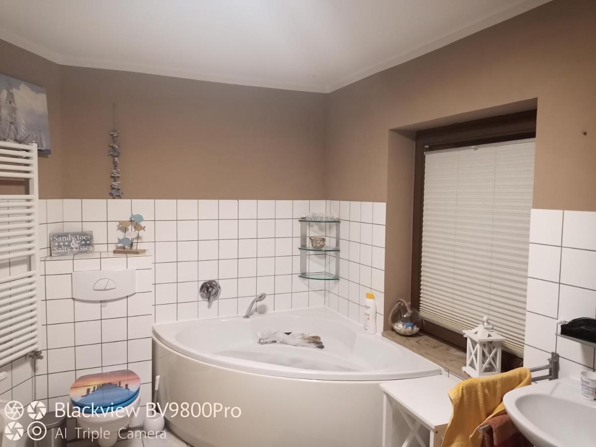 Ferienwohnungen "Weitblick" Und "Schwalbennest" Lodmannshagen Bagian luar foto